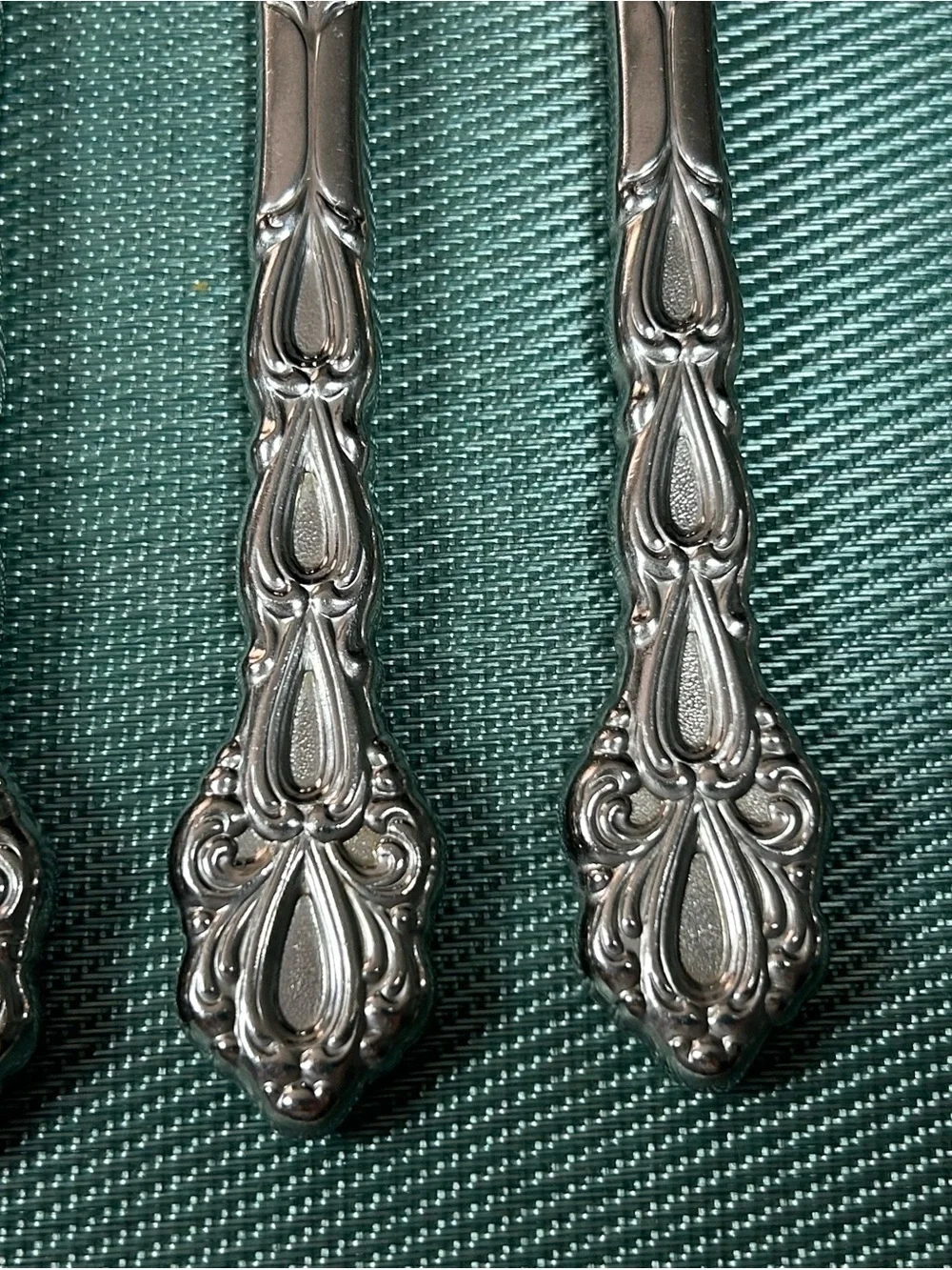 4 Oneida Community Chandelier Dinner Knives Stainless Flatware